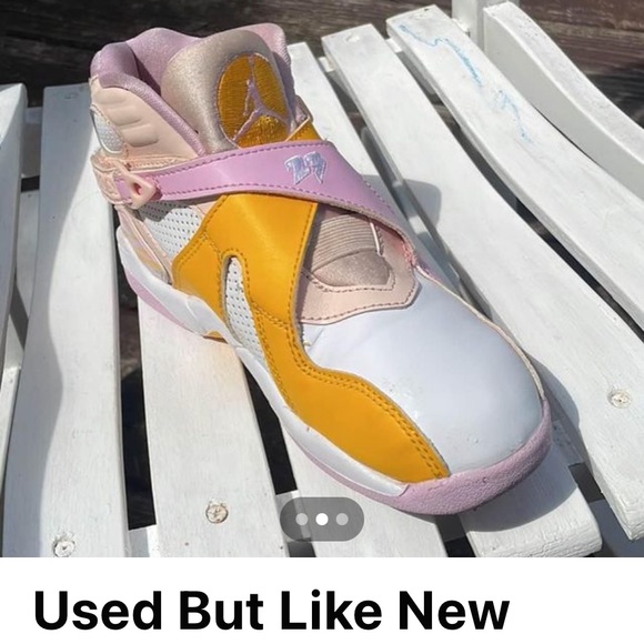 Girls Jordan’s size 1 - Picture 2 of 3